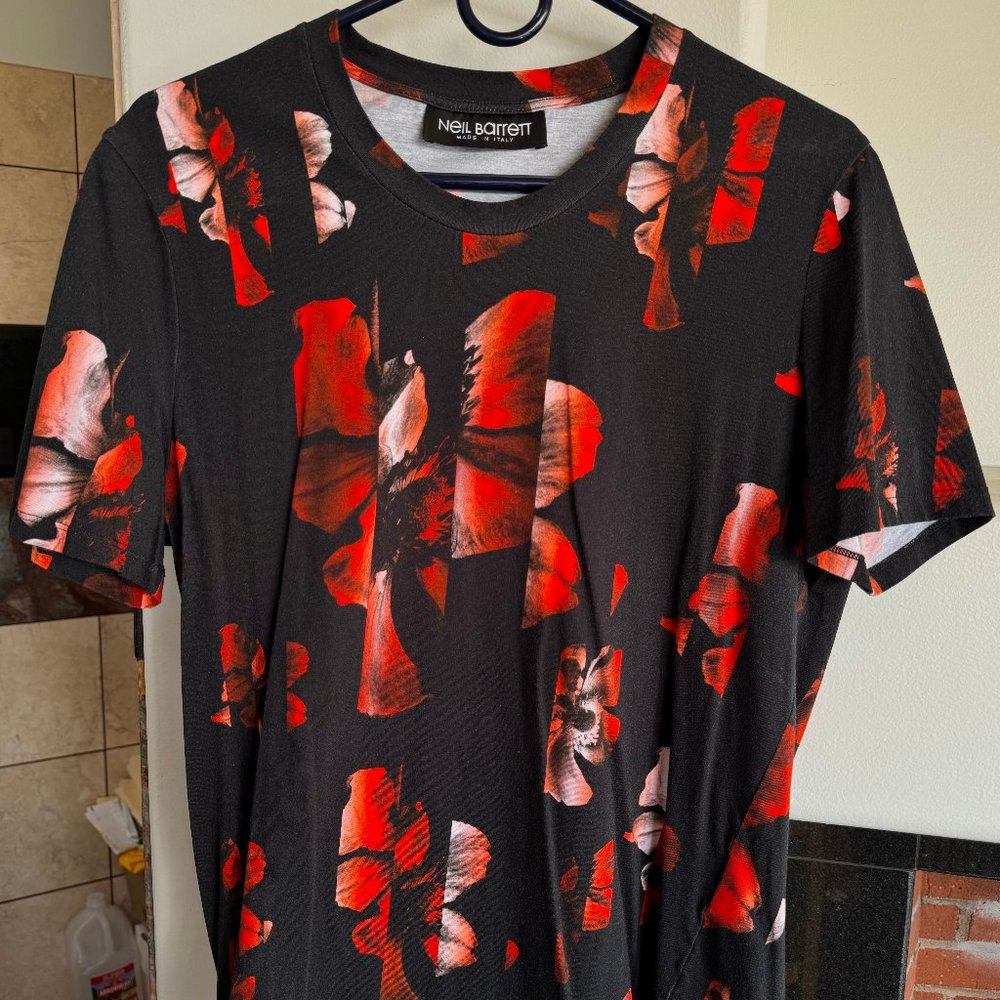 *NEIL BARRETT MENS FLORAL PRINT BLACK REDS TEE S/S T-SHIRT TOP MEDIUM*